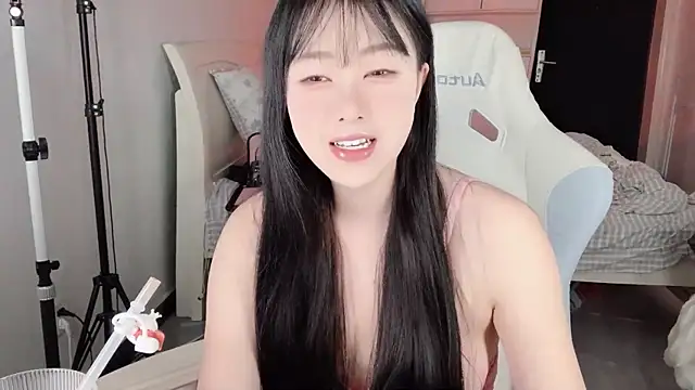 Snapshot of CCmakelong chatting on June 2026 05:19:01 AM CCmakelong online show from June 2026 05:19:01 AM