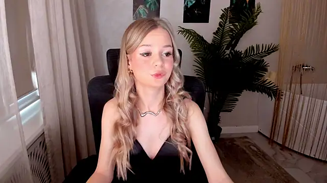 MidnighteAura online show from April 2026 11:34:02 AM