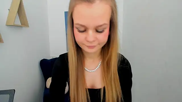 MidnighteAura online show from March 2026 11:51:01 AM