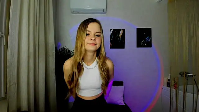 MidnighteAura online show from January 2026 03:32:01 AM