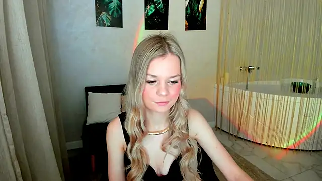 MidnighteAura online show from April 2026 03:42:02 AM