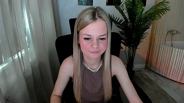 MidnighteAura online show from May 2026 03:47:01 AM