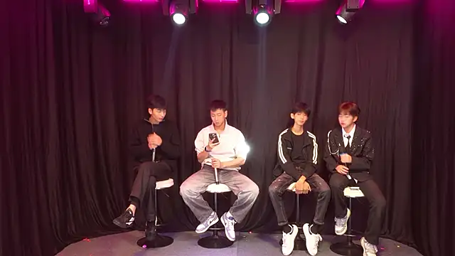 Snapshot of Jiesong-001 chatting on December 2025 10:21:02 AM Jiesong-001 online show from December 2025 10:21:02 AM