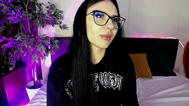 Snapshot of RavenFoxxy chatting on February 2026 06:14:02 AM RavenFoxxy online show from February 2026 06:14:02 AM