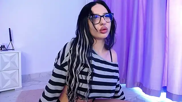 Snapshot of RavenFoxxy chatting on June 2026 06:14:01 AM RavenFoxxy online show from June 2026 06:14:01 AM