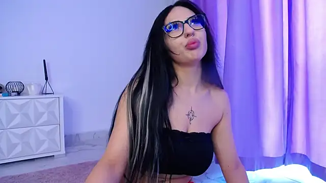 Snapshot of RavenFoxxy chatting on July 2026 06:21:02 AM RavenFoxxy online show from July 2026 06:21:02 AM