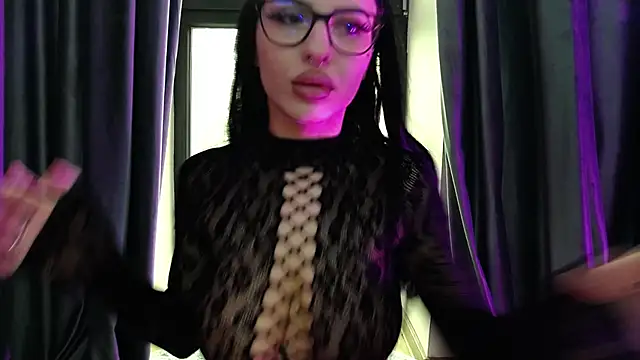 Snapshot of RavenFoxxy chatting on January 2026 06:39:02 AM RavenFoxxy online show from January 2026 06:39:02 AM