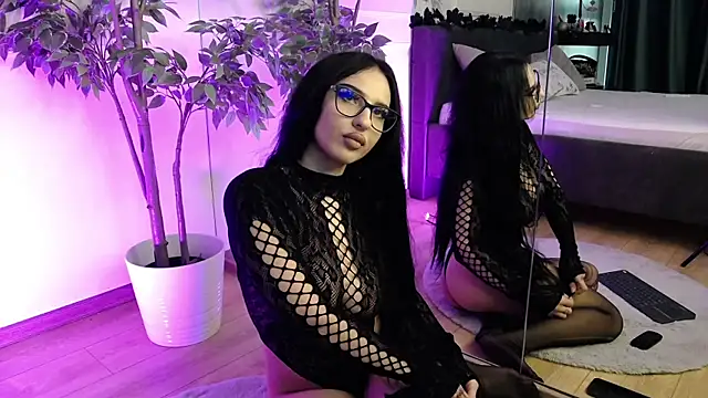 Snapshot of RavenFoxxy chatting on December 2025 06:48:01 AM RavenFoxxy online show from December 2025 06:48:01 AM