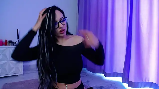 Snapshot of RavenFoxxy chatting on June 2026 06:46:01 AM RavenFoxxy online show from June 2026 06:46:01 AM