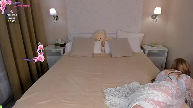 Victori Fox online show from April 2026 12:01:02 AM