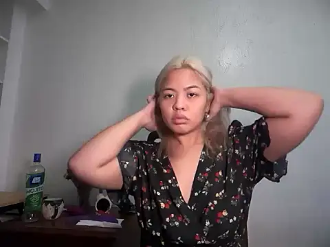 Snapshot of Tina_Slick chatting on May 2026 12:33:01 PM Tina Slick online show from May 2026 12:33:01 PM