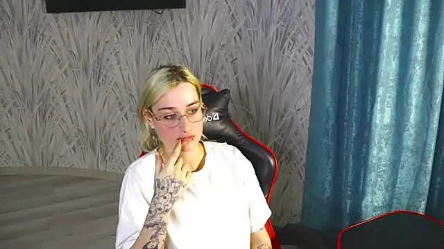 ValerieKirk online show from December 2025 11:23:02 AM