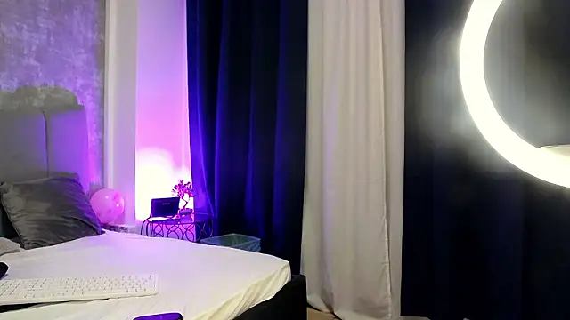 LucyRayy online show from February 2026 08:31:02 PM