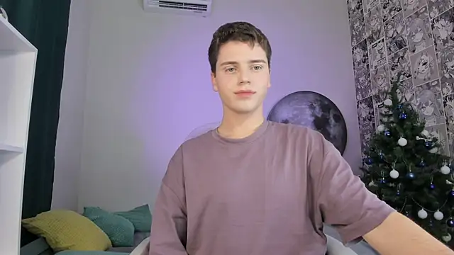 Snapshot of Olie_Sparkle chatting on December 2025 09:42:02 PM Olie Sparkle online show from December 2025 09:42:02 PM