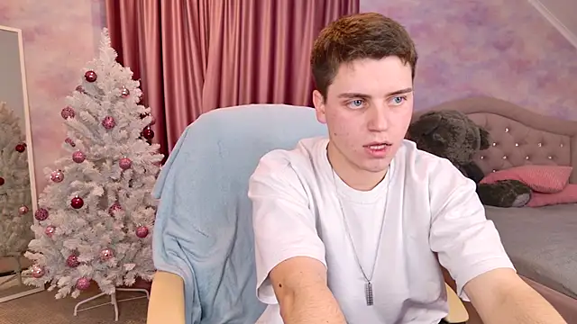 Snapshot of Olie_Sparkle chatting on December 2025 01:27:01 AM Olie Sparkle online show from December 2025 01:27:01 AM