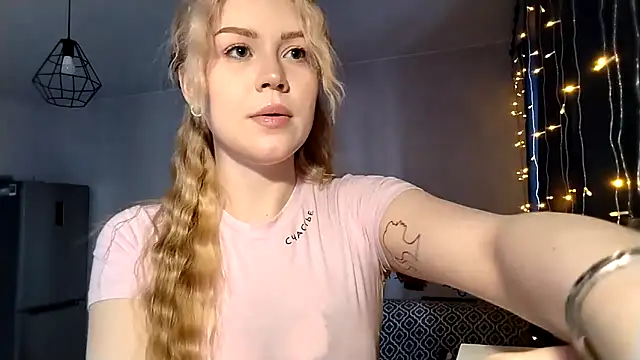 LunaPeony online show from March 2026 08:39:01 AM