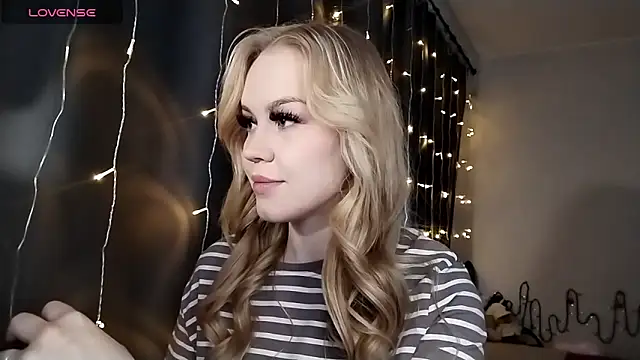 LunaPeony online show from December 2025 06:50:01 AM