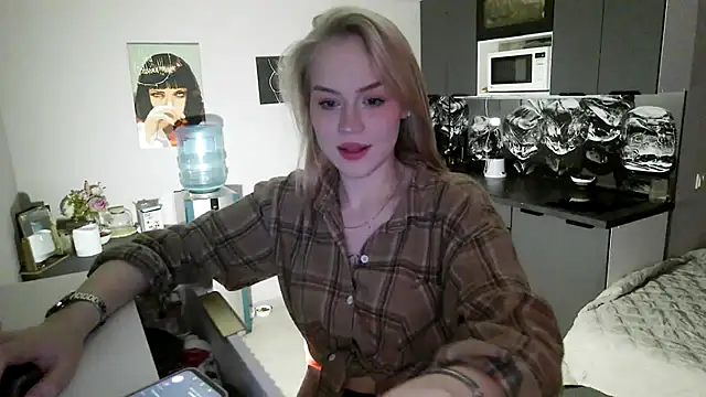 LunaPeony online show from February 2026 04:46:02 PM