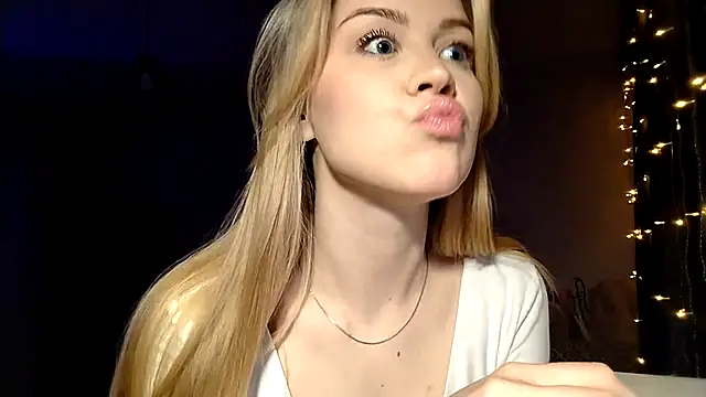 LunaPeony online show from March 2026 06:34:01 PM