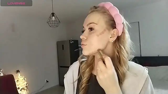 LunaPeony online show from December 2025 09:06:02 PM