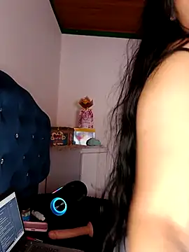 Snapshot of MisNicol chatting on December 2025 08:30:02 PM MisNicol online show from December 2025 08:30:02 PM