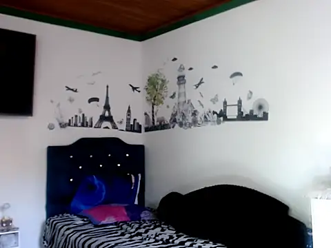 MisNicol online show from December 2025 12:54:01 PM