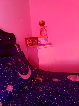 Snapshot of MisNicol chatting on December 2025 08:19:01 PM MisNicol online show from December 2025 08:19:01 PM