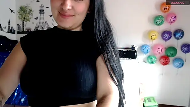 MisNicol online show from December 2025 06:01:02 PM