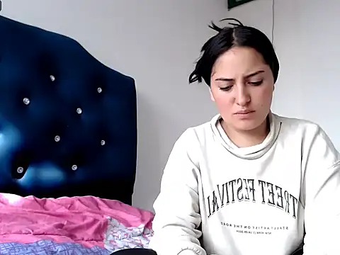 MisNicol online show from April 2026 01:02:01 PM