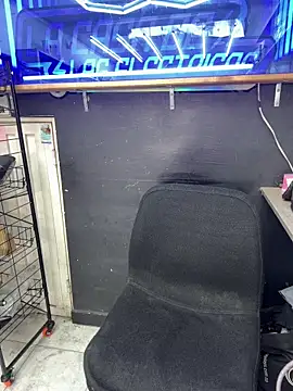 Johan stick online show from December 2025 04:28:02 PM