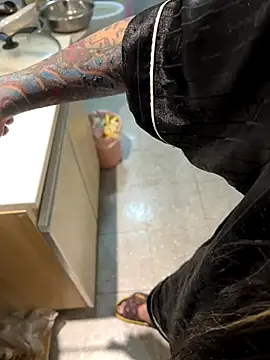 Snapshot of r-u-ok chatting on December 2025 11:26:02 PM r-u-ok online show from December 2025 11:26:02 PM