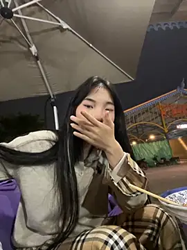 Snapshot of r-u-ok chatting on December 2025 11:06:02 PM r-u-ok online show from December 2025 11:06:02 PM