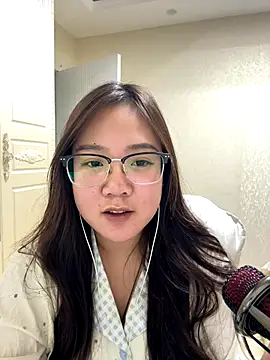 Snapshot of A-Qin chatting on December 2025 05:03:02 PM A-Qin online show from December 2025 05:03:02 PM