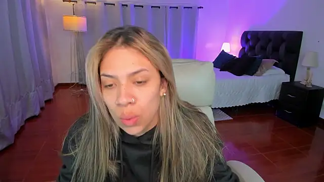 Snapshot of Zara_Wolf_ chatting on February 2026 11:17:01 AM Zara Wolf online show from February 2026 11:17:01 AM