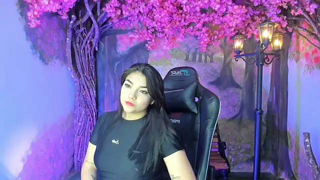 CurvyLunaX online show from December 2025 09:15:01 PM