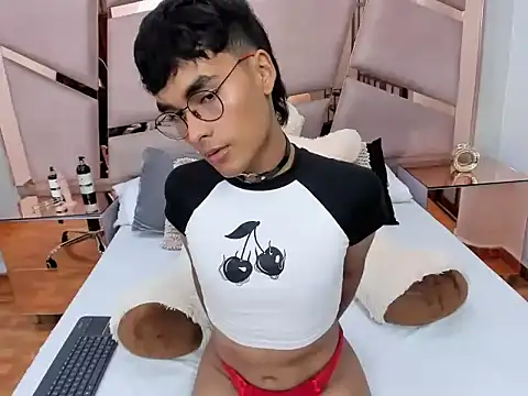 Snapshot of LittleNito chatting on December 2025 08:04:02 PM LittleNito online show from December 2025 08:04:02 PM