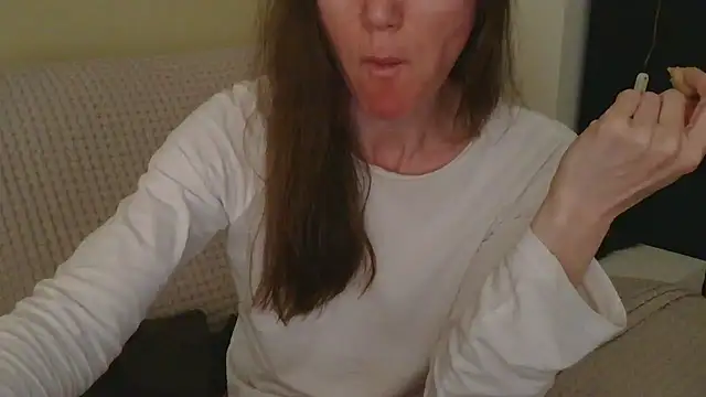 Snapshot of AuroraAG chatting on April 2026 12:32:02 PM AuroraAG online show from April 2026 12:32:02 PM