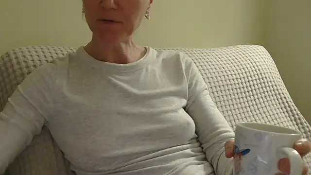 Snapshot of AuroraAG chatting on April 2026 08:14:02 PM AuroraAG online show from April 2026 08:14:02 PM