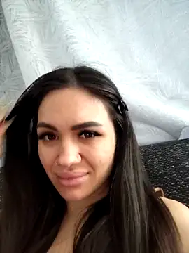 SiennaLuxexx online show from April 2026 02:01:01 PM