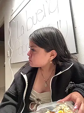 Camila Duarte2 online show from December 2025 01:27:01 PM