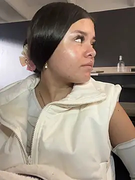 Camila Duarte2 online show from January 2026 01:15:01 PM