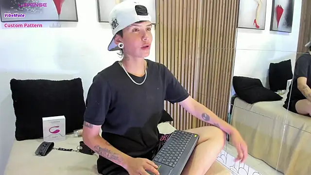 naughty girlwd online show from December 2025 04:39:02 AM