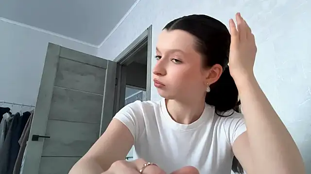 Snapshot of EllieBerrie chatting on February 2026 01:10:01 PM EllieBerrie online show from February 2026 01:10:01 PM