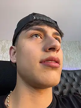 Lander Cruz online show from April 2026 09:04:02 PM