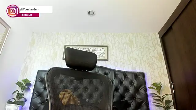Lander Cruz online show from April 2026 08:48:01 PM