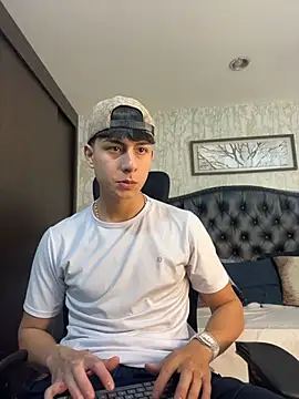 Lander Cruz online show from April 2026 08:10:02 PM