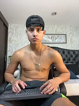 Lander Cruz online show from June 2026 07:58:01 PM