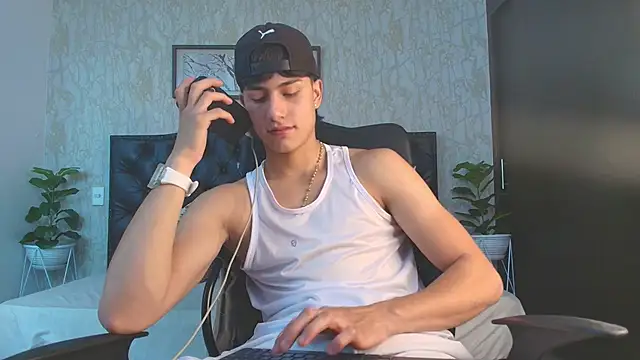 Lander Cruz online show from December 2025 06:02:01 PM