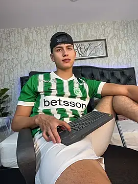 Lander Cruz online show from July 2026 09:01:01 PM