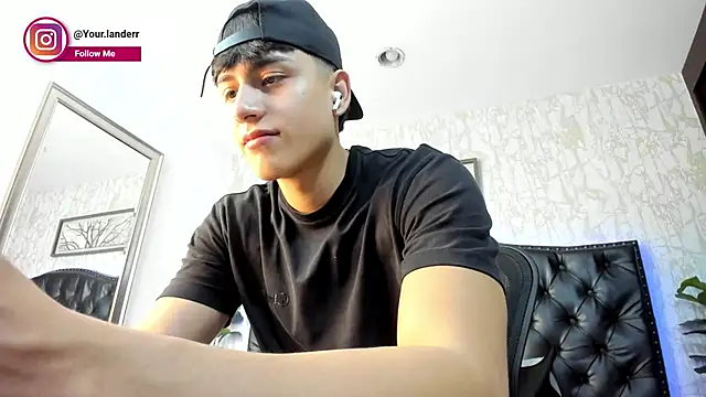 Lander Cruz online show from April 2026 08:53:02 PM